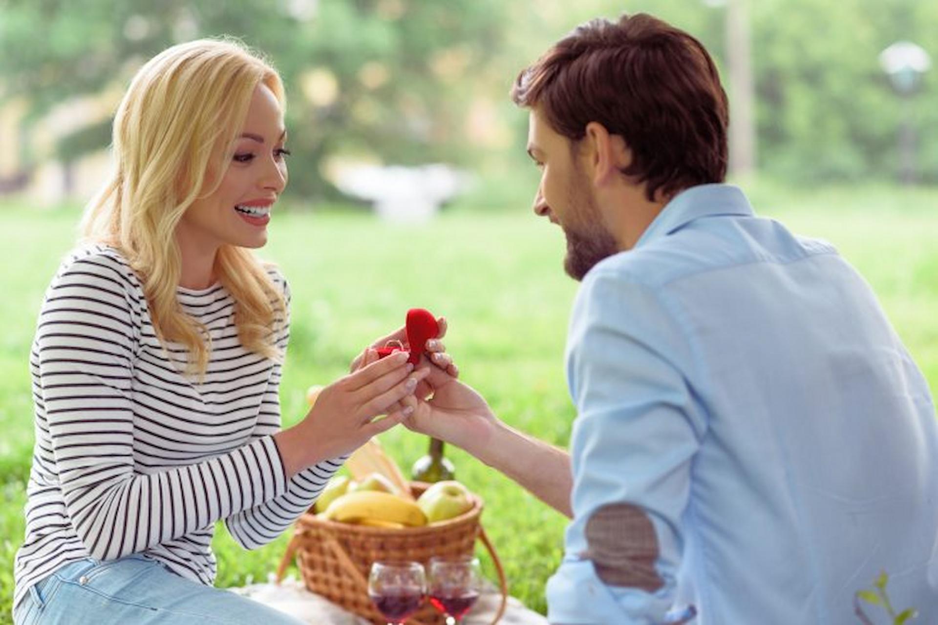 Tips For Expressing Your Love To Her In An Effective Way