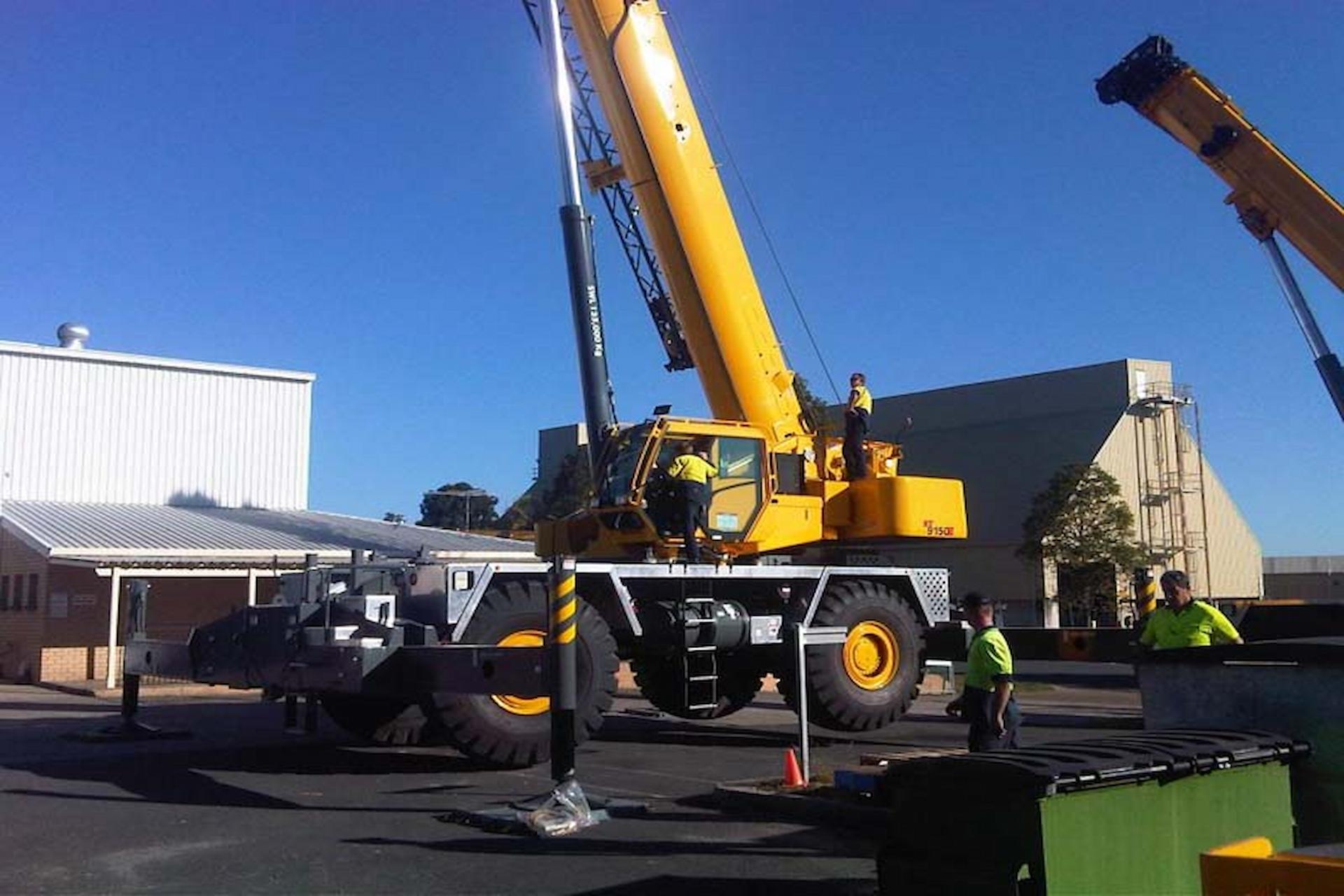 Why Contract Hire Lifting Operations Are Often The Best Option For Companies Operating In ‘hands On’ Industries