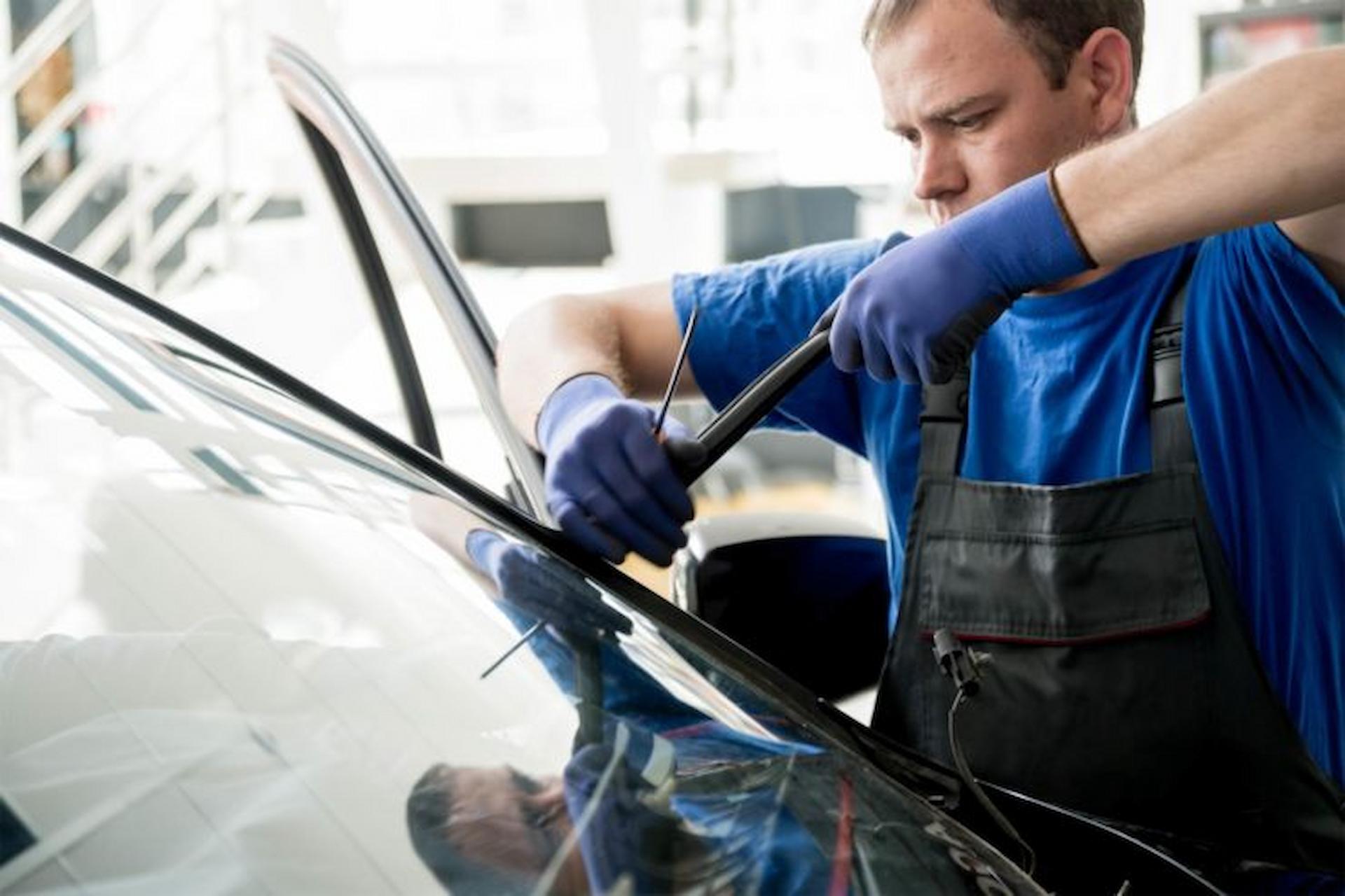 Things To Check Before Hire An Expert For Windscreen Repair